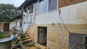 Huis Poroishte, regio Razgrad 4