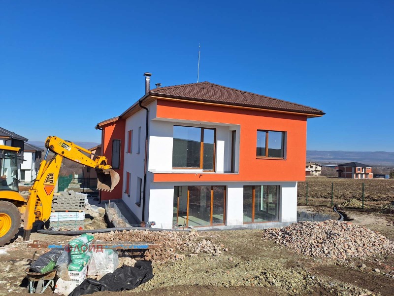 Продава  Къща област София , с. Хераково , 235 кв.м | 91103760