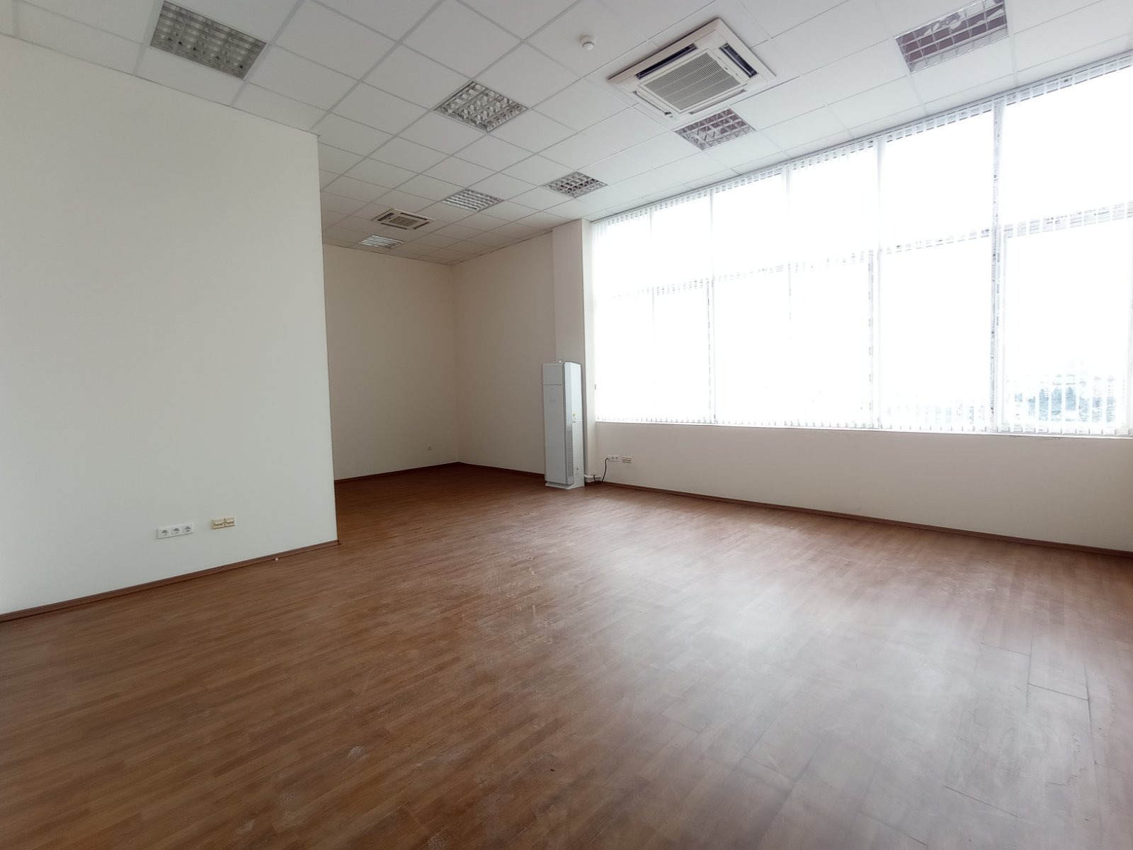 Продава ОФИС, гр. София, 7-ми 11-ти километър, снимка 2 - Офиси - 50519066