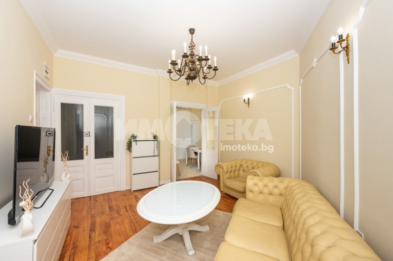 Продава ЕТАЖ ОТ КЪЩА, гр. Пловдив, Център, снимка 2 - Етаж от къща - 53150528