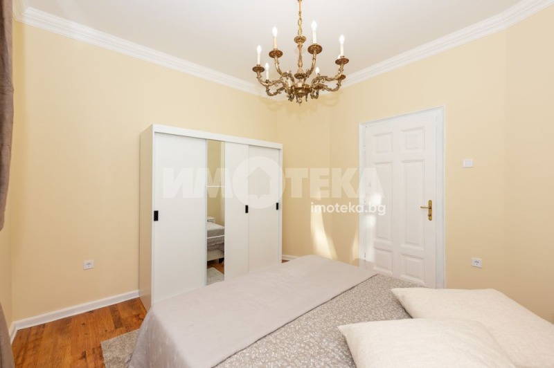 Продава ЕТАЖ ОТ КЪЩА, гр. Пловдив, Център, снимка 3 - Етаж от къща - 53150528