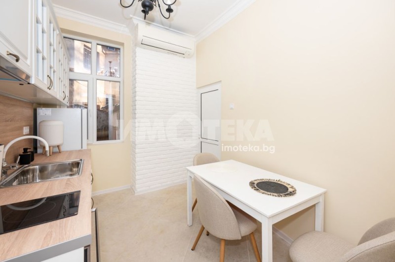 Продава ЕТАЖ ОТ КЪЩА, гр. Пловдив, Център, снимка 7 - Етаж от къща - 53150528