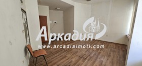 Продава офис град Пловдив Гагарин - [1] 