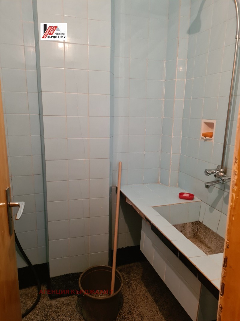 Продава 4-СТАЕН, гр. Кърджали, Център, снимка 11 - Апартаменти - 52371703