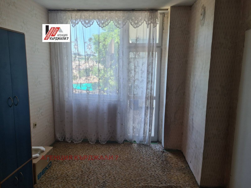 Продава 4-СТАЕН, гр. Кърджали, Център, снимка 2 - Апартаменти - 52371703