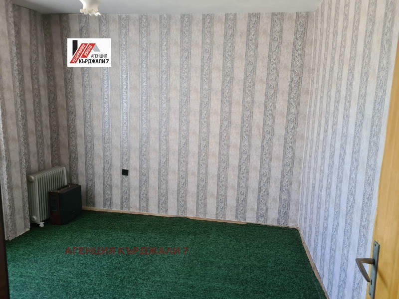 Продава 4-СТАЕН, гр. Кърджали, Център, снимка 4 - Апартаменти - 52371703