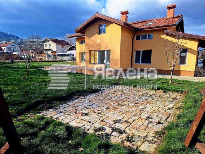 Продава КЪЩА, с. Доспей, област София област, снимка 2 - Къщи - 54046232