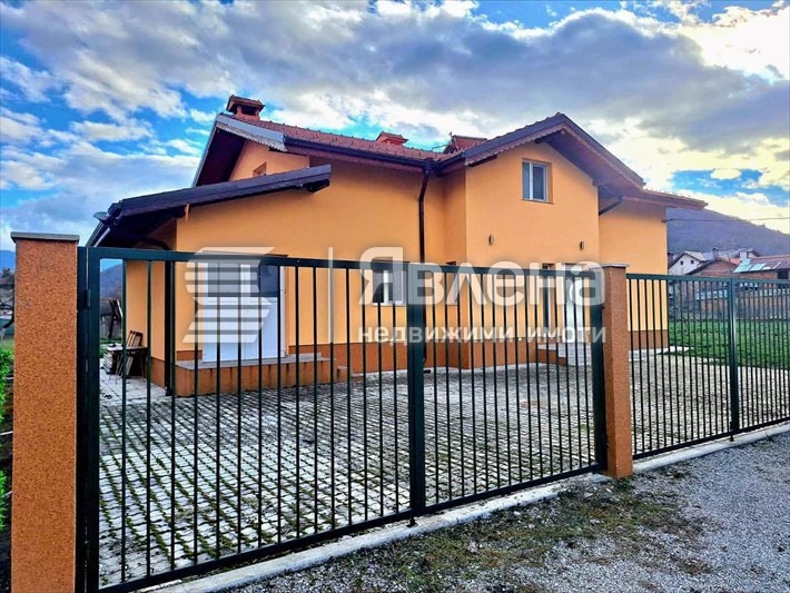 Продава КЪЩА, с. Доспей, област София област, снимка 4 - Къщи - 54046232