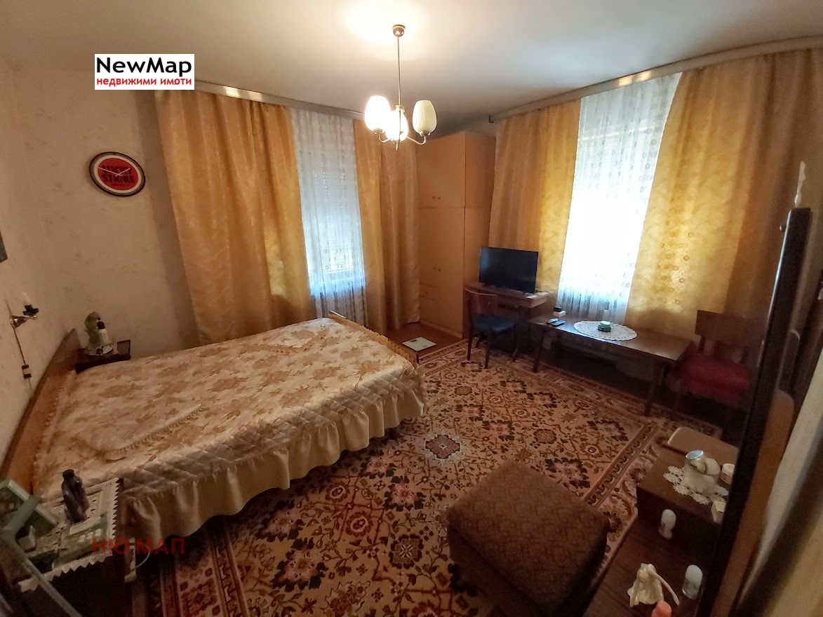 Продава ЕТАЖ ОТ КЪЩА, гр. Плевен, Идеален център, снимка 5 - Етаж от къща - 55301238