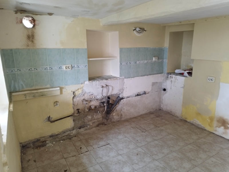 Продава КЪЩА, с. Жребино, област Ямбол, снимка 4 - Къщи - 53005479