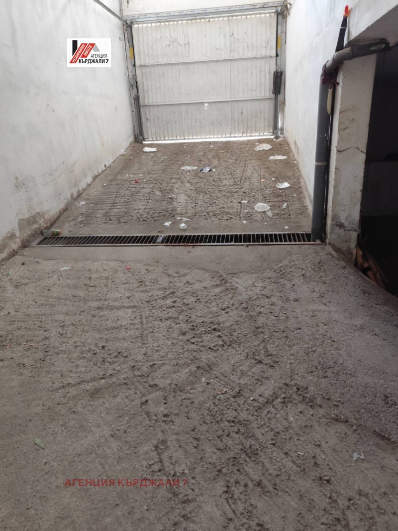 Продава  Паркомясто град Кърджали , Възрожденци , 240 кв.м | 19084234