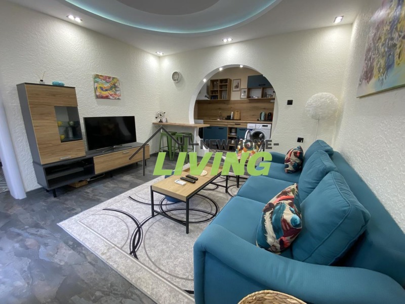 Продава ЕТАЖ ОТ КЪЩА, гр. Пловдив, Център, снимка 2 - Етаж от къща - 52489380