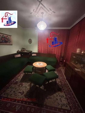 Продава  Етаж от къща, град Шумен