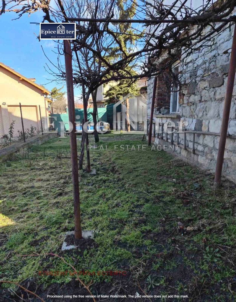 Продава ЕТАЖ ОТ КЪЩА, гр. Перник, Църква