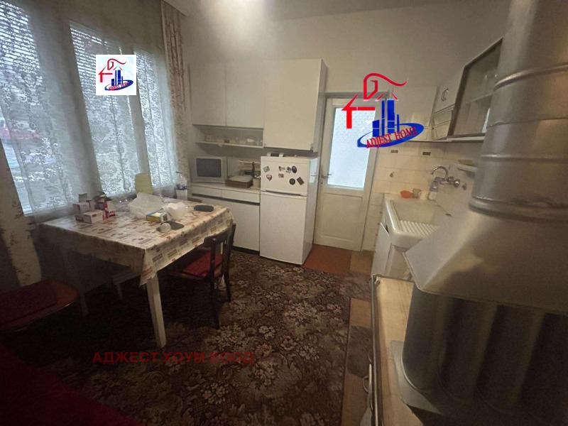 Продава ЕТАЖ ОТ КЪЩА, гр. Шумен, Математическа гимназия, снимка 6 - Етаж от къща - 53388536