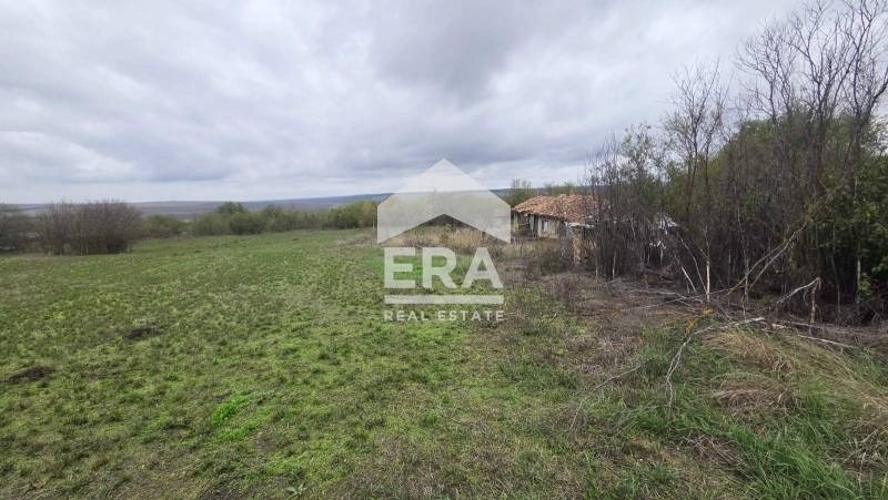 Продава ПАРЦЕЛ, с. Страхил, област Варна