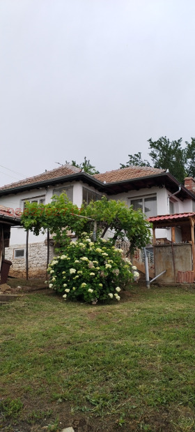 КЪЩА, 90 m2
