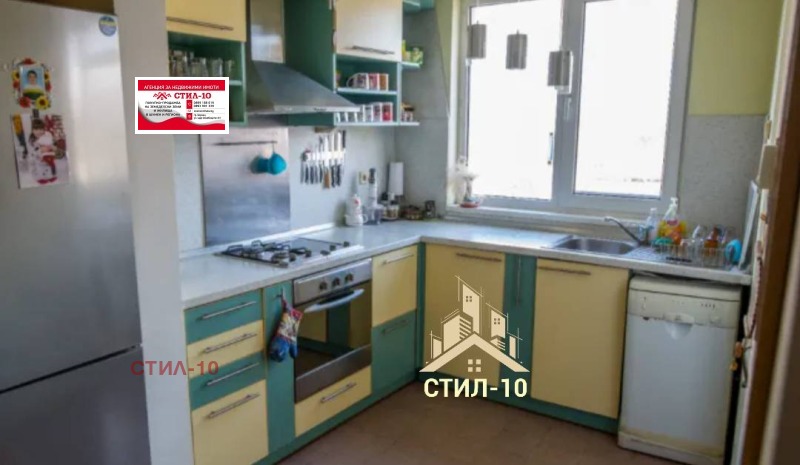 Продава  Етаж от къща град Шумен , Военно училище , 107 кв.м | 42218583