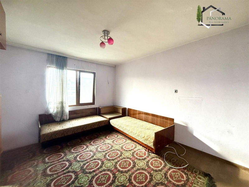 Продава ЕТАЖ ОТ КЪЩА, гр. Велики Преслав, област Шумен, снимка 2 - Етаж от къща - 52688230