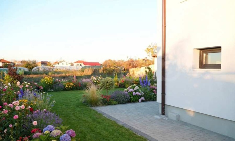 Продава КЪЩА, с. Трилистник, област Пловдив, снимка 2 - Къщи - 52464681