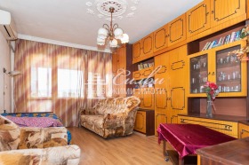 2 sypialnie Pazara, Szumen