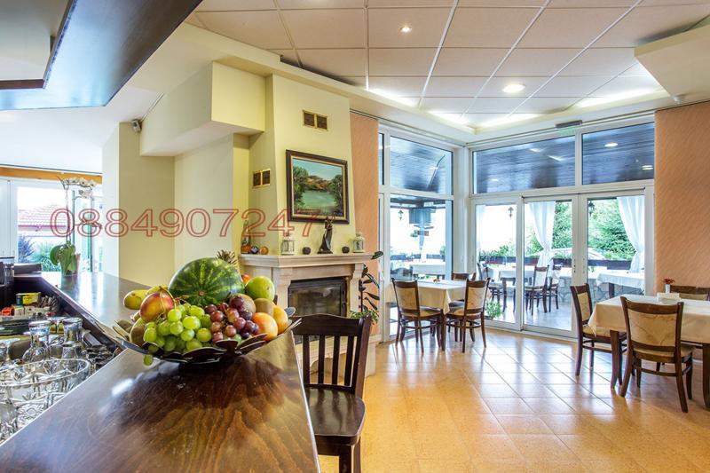 Продава ХОТЕЛ, с. Главатарци, област Кърджали, снимка 2 - Хотели - 53570935