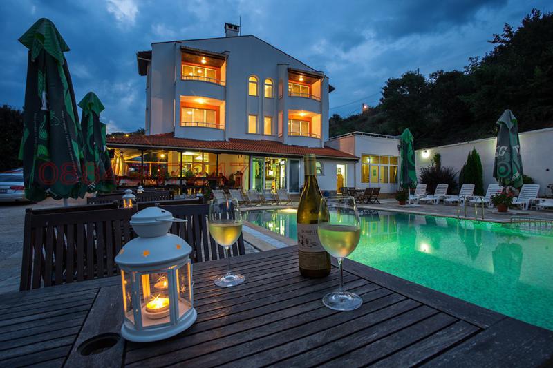 Продава ХОТЕЛ, с. Главатарци, област Кърджали, снимка 8 - Хотели - 53570935