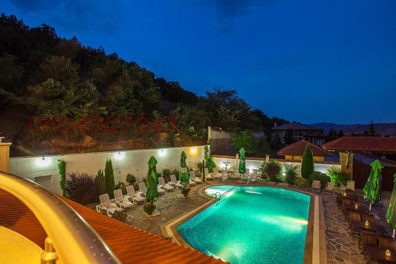 Продава ХОТЕЛ, с. Главатарци, област Кърджали, снимка 4 - Хотели - 53570935