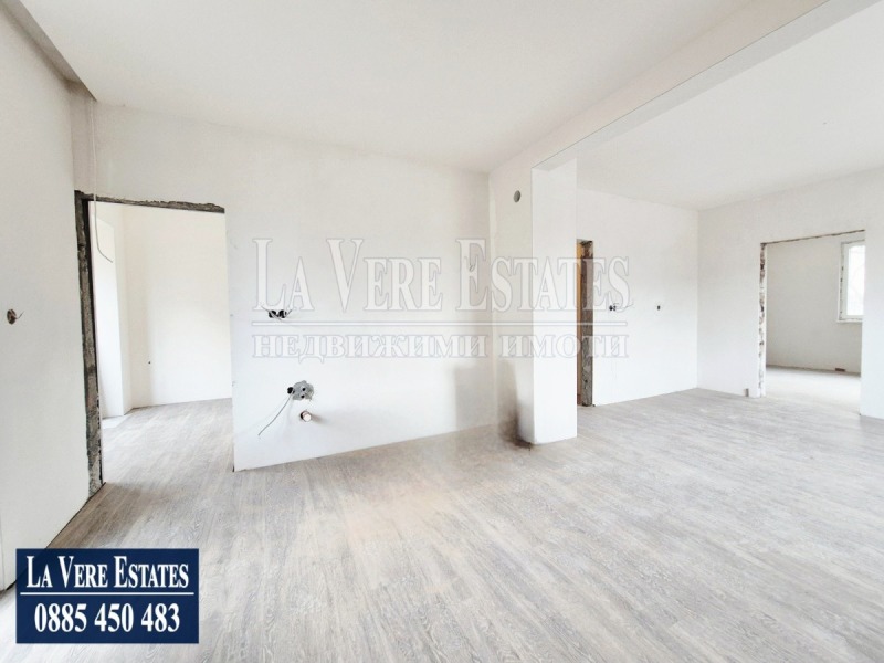 Продава 4-СТАЕН, гр. Русе, Възраждане, снимка 2 - Апартаменти - 53279030