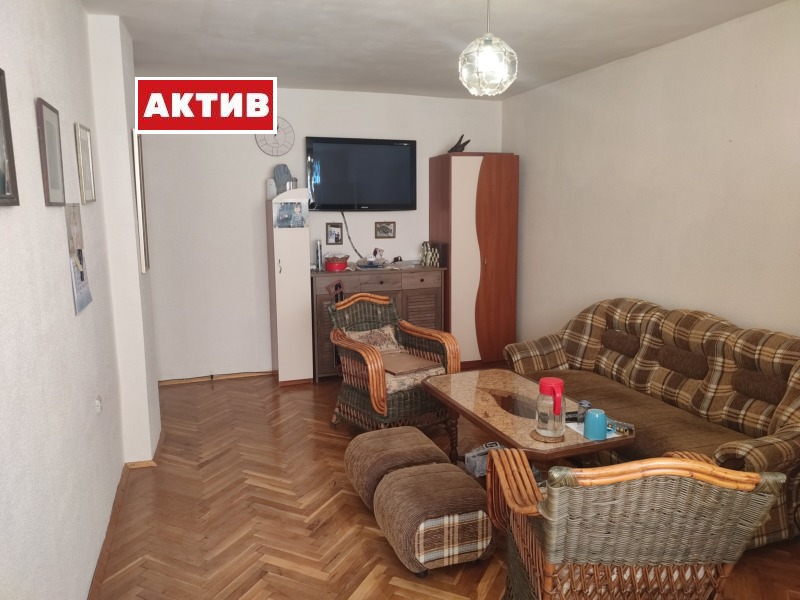 Eladó  3 hálószobás Targovishte , Centar , 110 négyzetméter | 40490716