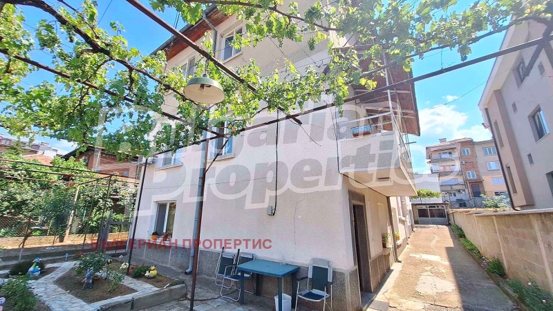 Продава  Къща, област Пловдив, гр. Асеновград •  176 000 EUR • ID 33987137 — holmes.bg - [1] 