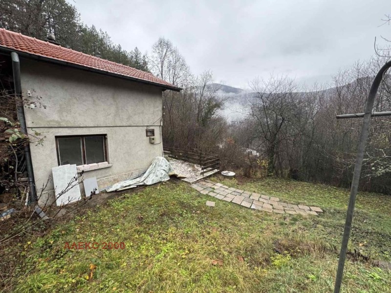 Продава КЪЩА, с. Батулия, област София област, снимка 5 - Къщи - 52697680