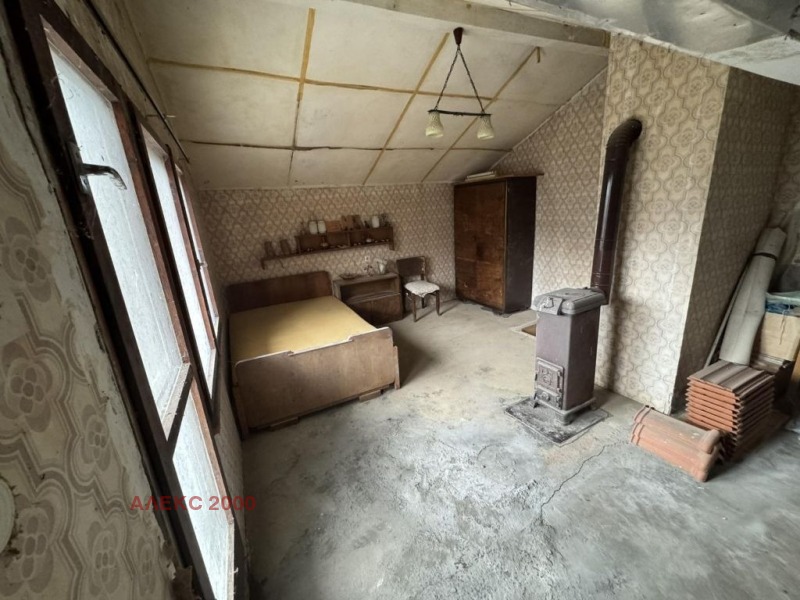 Продава КЪЩА, с. Батулия, област София област, снимка 10 - Къщи - 52697680