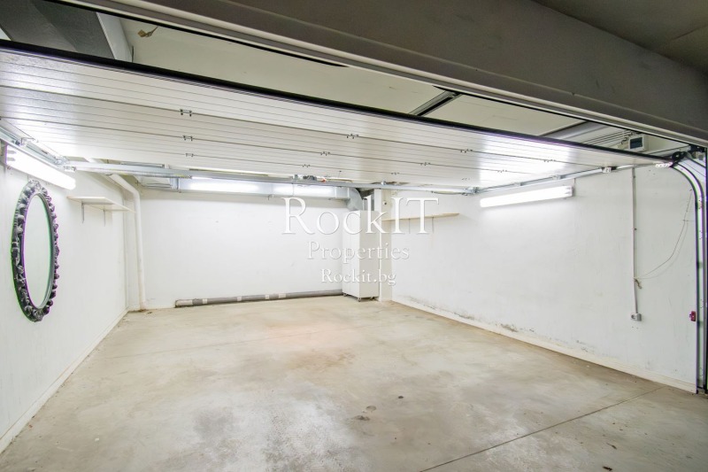 Til salg  Garage Sofia , m-t Gardova glava , 30 kvm | 77649604