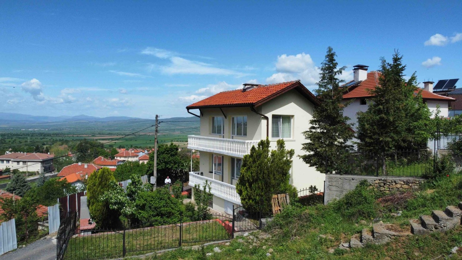 Продава КЪЩА, с. Сапарево, област Кюстендил