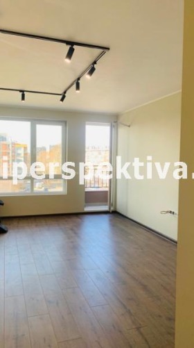 1 chambre Kyutchouk Parij, Plovdiv 1