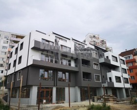 Parkplatz Wazraschdane 1, Warna 2