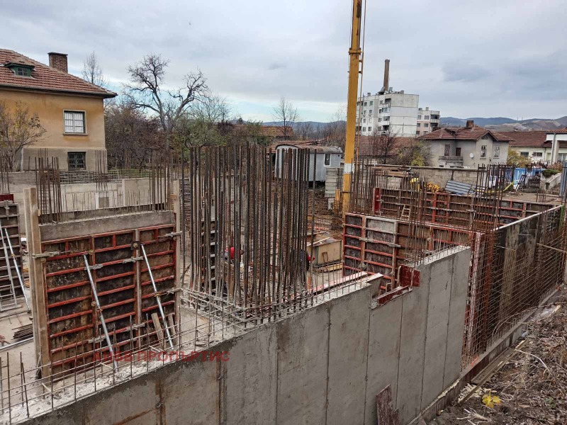 Продава 2-СТАЕН, гр. Костенец, област София област