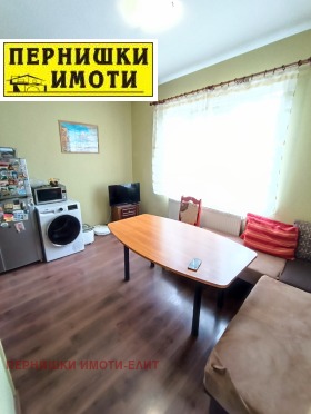 Продава къща град Перник Пригаров район - [1] 