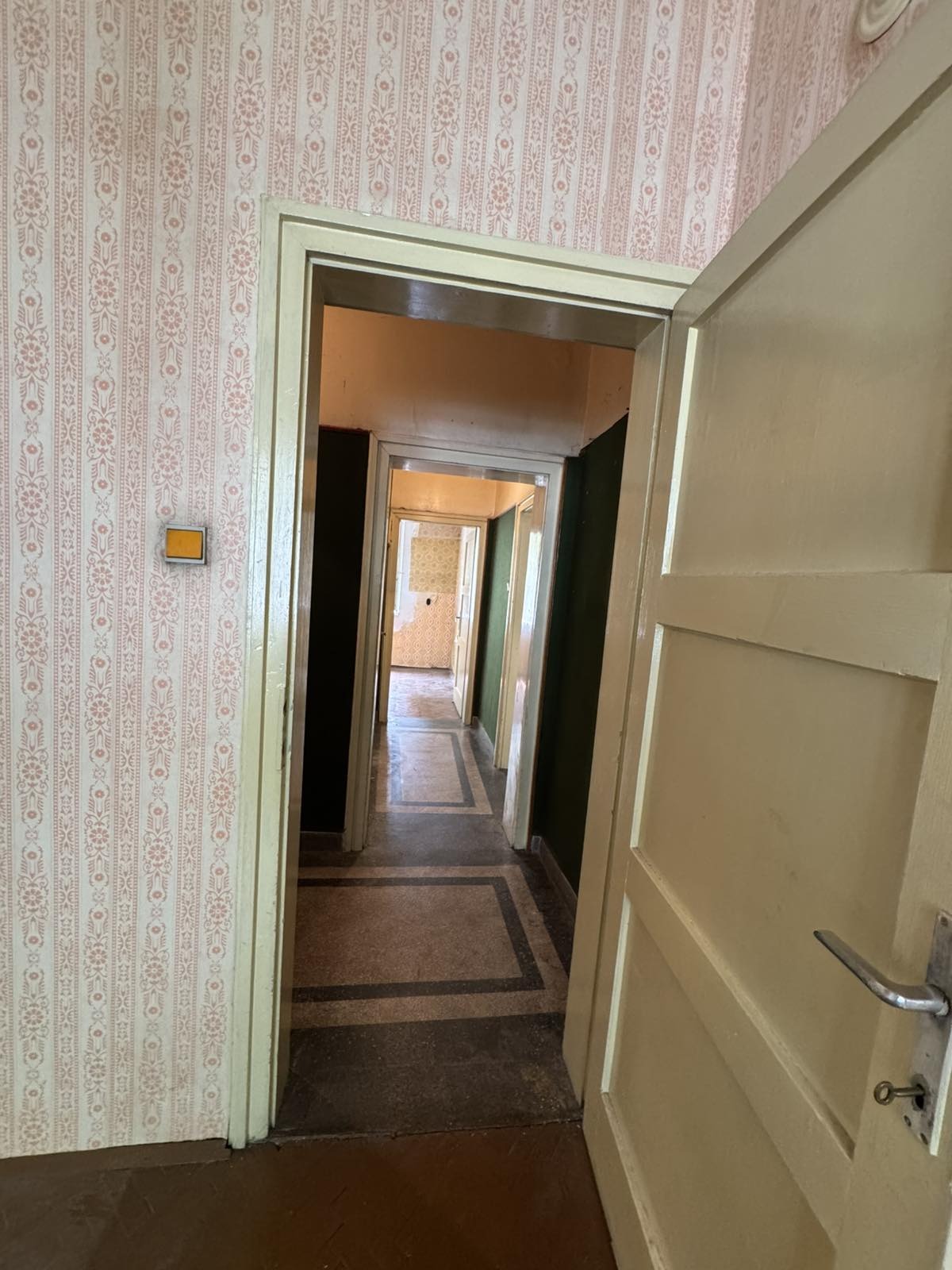 Продава 2-СТАЕН, гр. Перник, Изток, снимка 11 - Апартаменти - 54149245