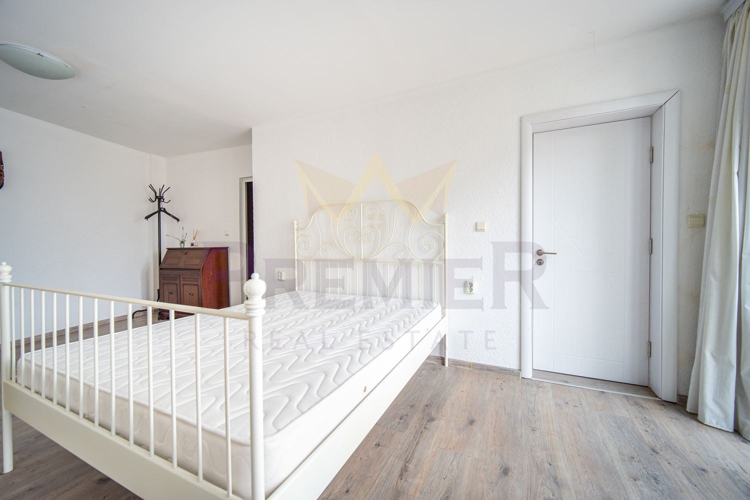 Продава КЪЩА, гр. Балчик, област Добрич, снимка 3 - Къщи - 56579066