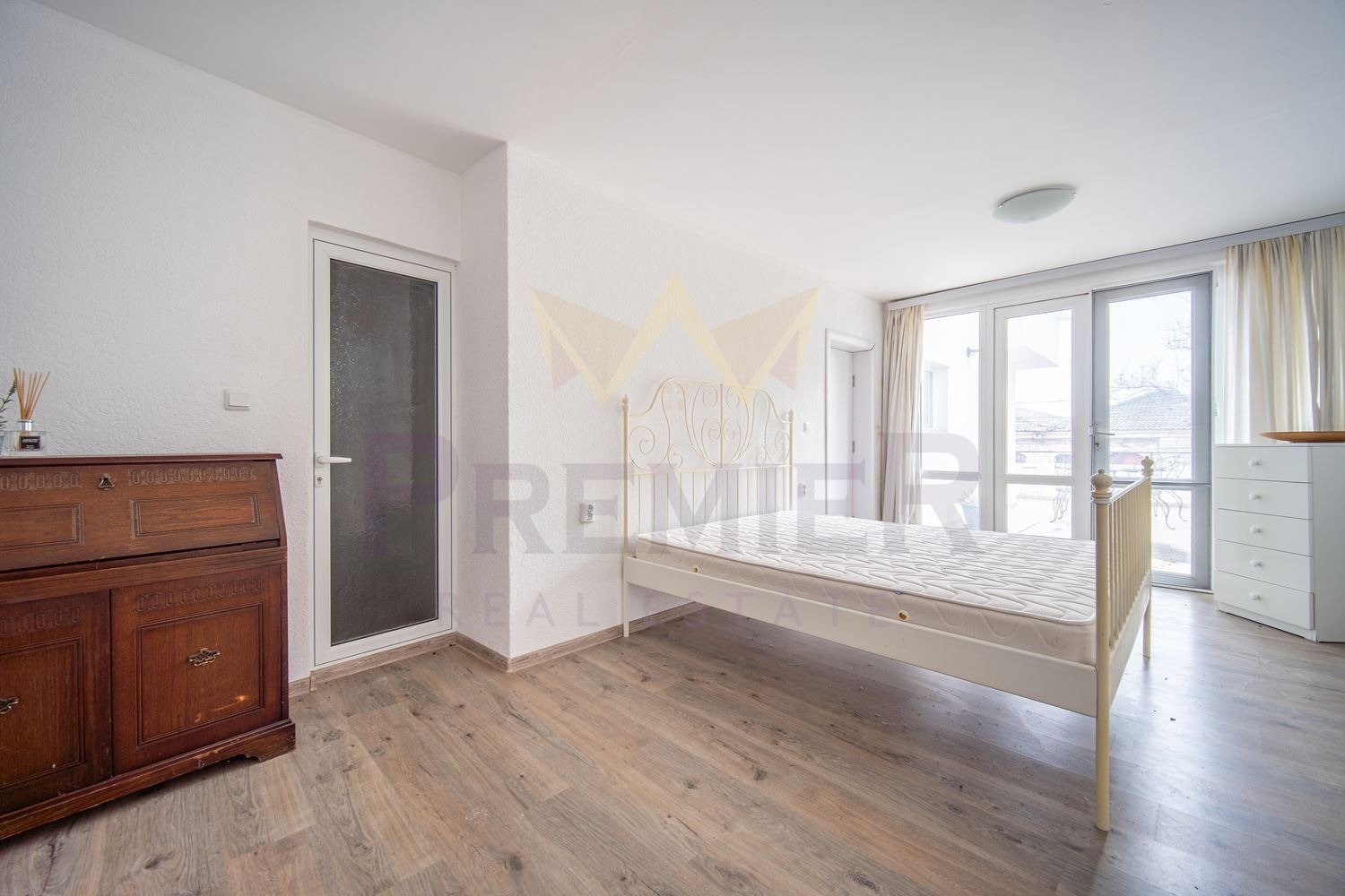 Продава КЪЩА, гр. Балчик, област Добрич, снимка 4 - Къщи - 56579066