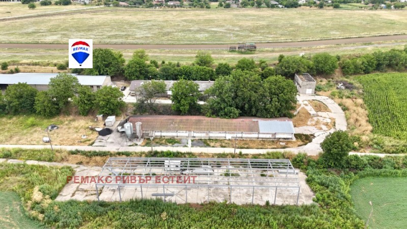 Продава ПРОМ. ПОМЕЩЕНИЕ в област Русе, с. Сандрово - 2465 кв.м / 370 000 € » 723 657.10 лв., РЕМАКС РИВЪР ЕСТЕЙТ
