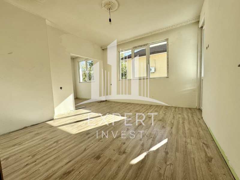 Продава ЕТАЖ ОТ КЪЩА, гр. Варна, Галата, снимка 2 - Етаж от къща - 52836758