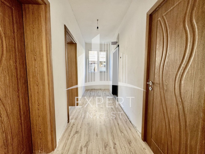 Продава ЕТАЖ ОТ КЪЩА, гр. Варна, Галата, снимка 7 - Етаж от къща - 52836758