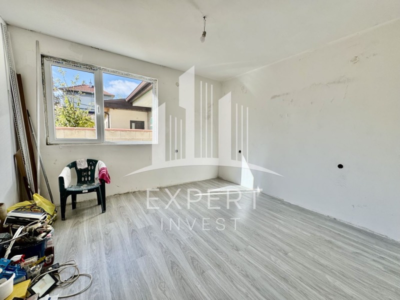 Продава ЕТАЖ ОТ КЪЩА, гр. Варна, Галата, снимка 9 - Етаж от къща - 52836758