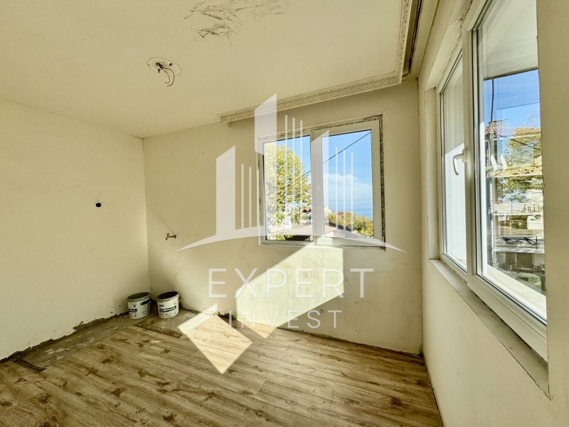 Продава ЕТАЖ ОТ КЪЩА, гр. Варна, Галата, снимка 3 - Етаж от къща - 52836758