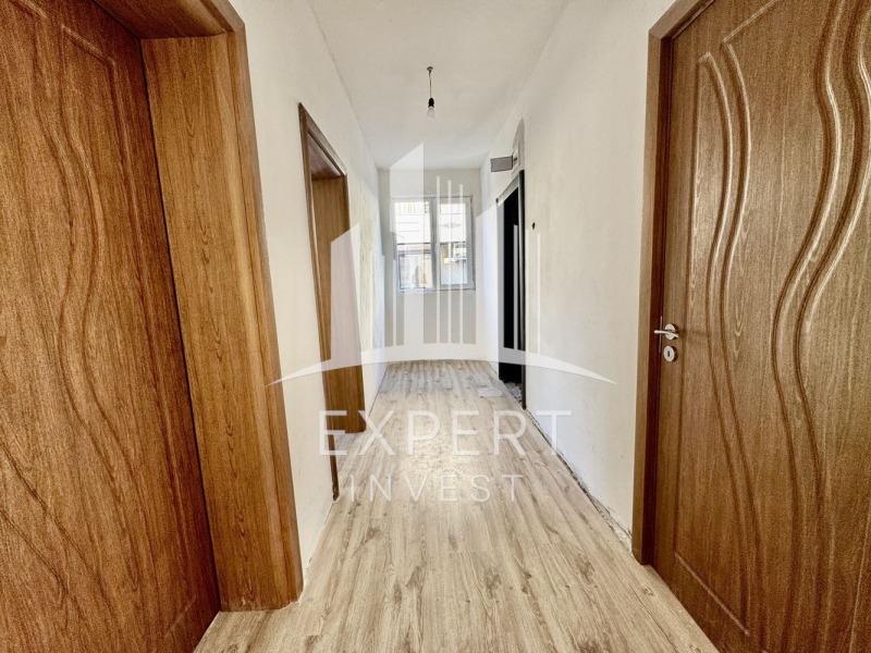 Продава ЕТАЖ ОТ КЪЩА, гр. Варна, Галата, снимка 8 - Етаж от къща - 52836758