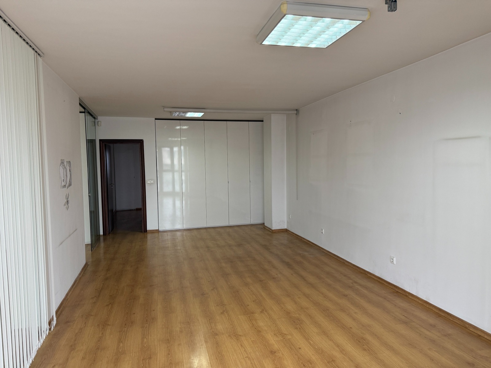 Продава ОФИС, гр. София, Иван Вазов, снимка 10 - Офиси - 53586459