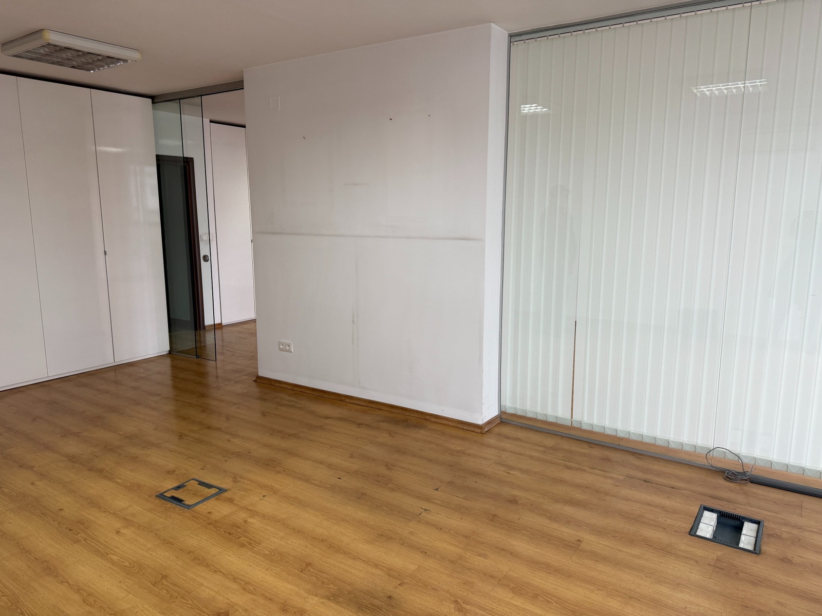 Продава ОФИС, гр. София, Иван Вазов, снимка 7 - Офиси - 53586459